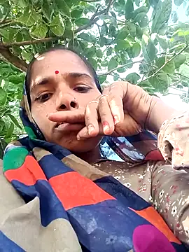 Snapshot of Hot-honi chatting on 11-18-25, 08:41 Hot-honi online show from 11-18-25, 08:41