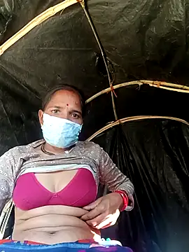 Snapshot of Hot-honi chatting on 12-16-25, 10:09 Hot-honi online show from 12-16-25, 10:09