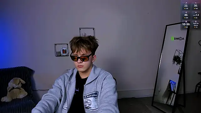 Snapshot of travis_wolf_ chatting on 09-15-25, 07:25 travis wolf online show from 09-15-25, 07:25