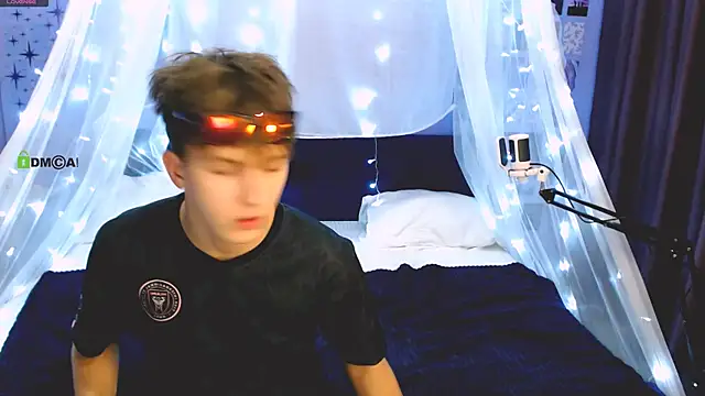 Snapshot of travis_wolf_ chatting on 09-26-25, 07:29 travis wolf online show from 09-26-25, 07:29