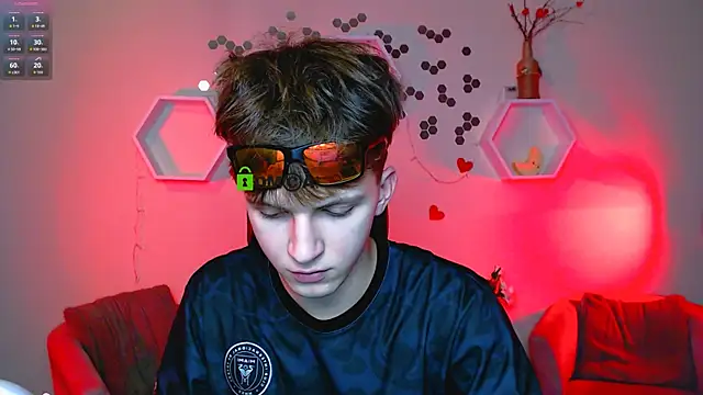 Snapshot of travis_wolf_ chatting on 10-15-25, 06:52 travis wolf online show from 10-15-25, 06:52