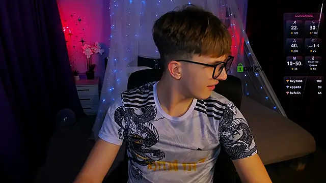 Snapshot of travis_wolf_ chatting on 11-06-25, 07:59 travis wolf online show from 11-06-25, 07:59