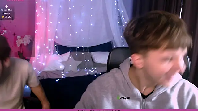 Snapshot of travis_wolf_ chatting on 11-12-25, 07:57 travis wolf online show from 11-12-25, 07:57