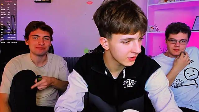 Snapshot of travis_wolf_ chatting on 11-13-25, 08:19 travis wolf online show from 11-13-25, 08:19