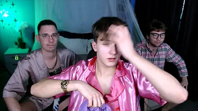 Snapshot of travis_wolf_ chatting on 11-22-25, 08:52 travis wolf online show from 11-22-25, 08:52