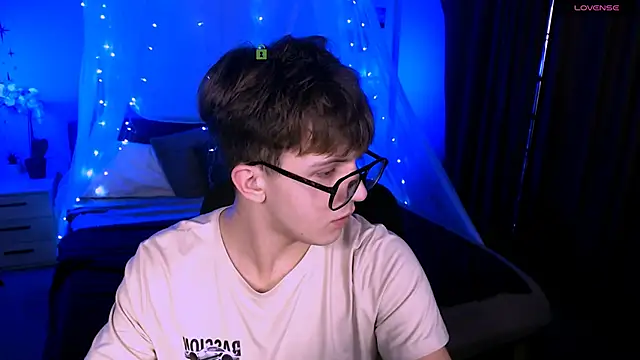 Snapshot of travis_wolf_ chatting on 11-24-25, 07:57 travis wolf online show from 11-24-25, 07:57