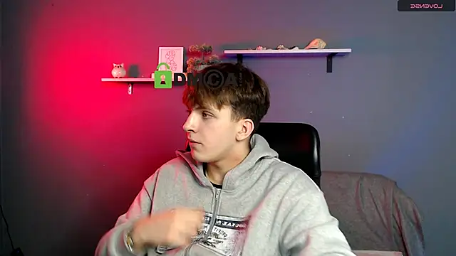 Snapshot of travis_wolf_ chatting on 11-28-25, 08:00 travis wolf online show from 11-28-25, 08:00