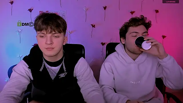 Snapshot of travis_wolf_ chatting on 02-22-26, 10:03 travis wolf online show from 02-22-26, 10:03