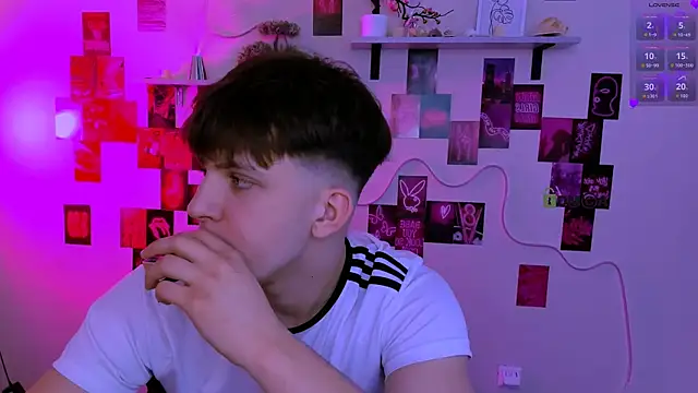 travis wolf  online show from 04-03-26, 08:56