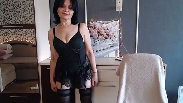 Snapshot of AmoraLuv chatting on 10-23-25, 08:24 AmoraLuv online show from 10-23-25, 08:24