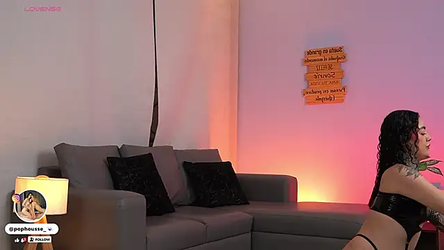 Snapshot of PopHouse_ chatting on 11-21-25, 11:09 PopHouse online show from 11-21-25, 11:09