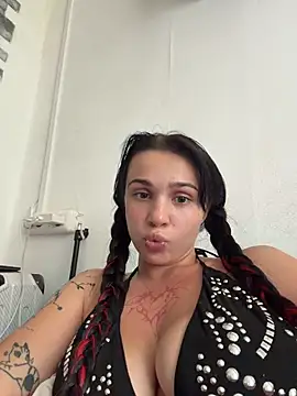 Snapshot of VendiMur chatting on 06-25-26, 01:05 VendiMur online show from 06-25-26, 01:05