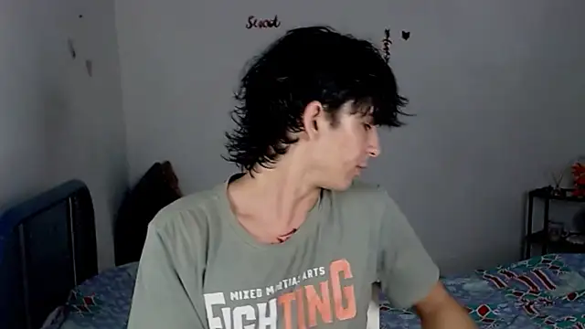 Snapshot of big_lunatic chatting on 09-18-25, 02:35 big lunatic online show from 09-18-25, 02:35