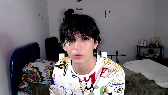 Snapshot of big_lunatic chatting on 10-31-25, 03:29 big lunatic online show from 10-31-25, 03:29