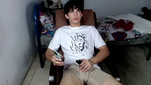 Snapshot of big_lunatic chatting on 11-26-25, 12:22 big lunatic online show from 11-26-25, 12:22