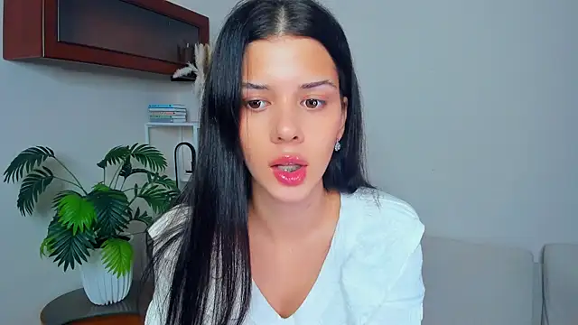 Snapshot of JoCauterucci chatting on 10-17-25, 07:00 JoCauterucci online show from 10-17-25, 07:00