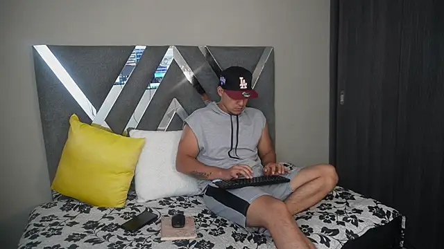 Snapshot of massimo_vidal_ chatting on 09-23-25, 12:08 massimo vidal online show from 09-23-25, 12:08