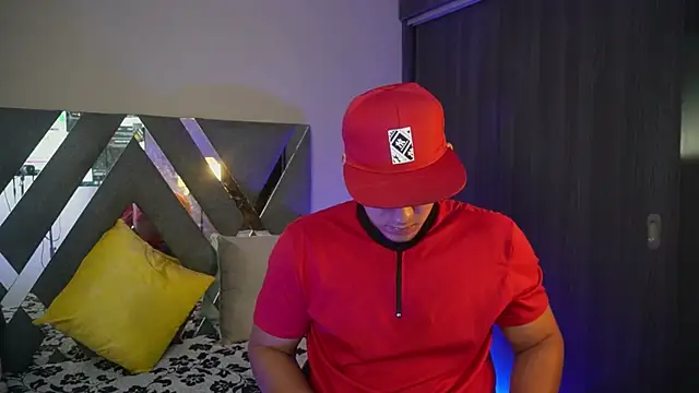 Snapshot of massimo_vidal_ chatting on 09-28-25, 03:01 massimo vidal online show from 09-28-25, 03:01