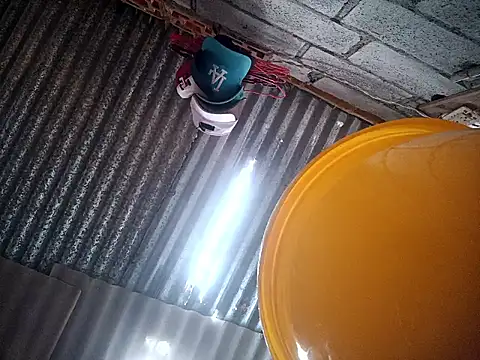 Snapshot of SaraBust chatting on 10-05-25, 04:27 SaraBust online show from 10-05-25, 04:27