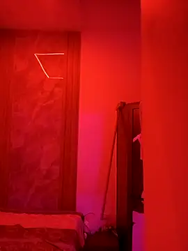 Snapshot of SaraBust chatting on 10-18-25, 02:25 SaraBust online show from 10-18-25, 02:25