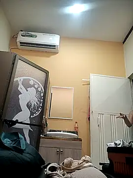 Snapshot of SaraBust chatting on 10-22-25, 03:12 SaraBust online show from 10-22-25, 03:12