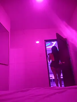 Snapshot of SaraBust chatting on 11-21-25, 09:02 SaraBust online show from 11-21-25, 09:02