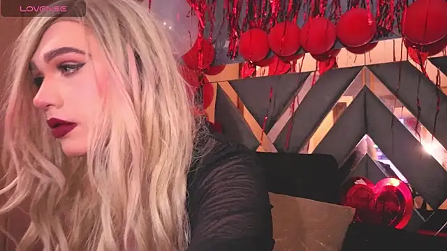 Snapshot of saraah_queen1 chatting on 02-14-26, 04:09 saraah queen1 online show from 02-14-26, 04:09