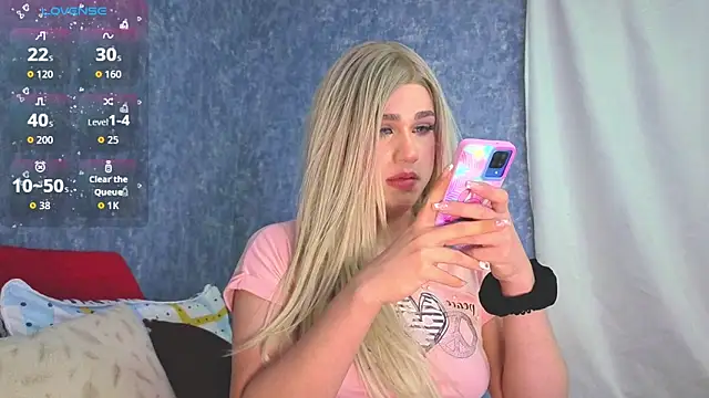 Snapshot of saraah_queen1 chatting on 03-04-26, 04:51 saraah queen1 online show from 03-04-26, 04:51