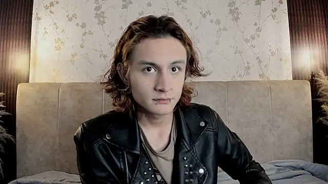 Snapshot of DarcyCullen chatting on 09-10-25, 11:54 DarcyCullen online show from 09-10-25, 11:54