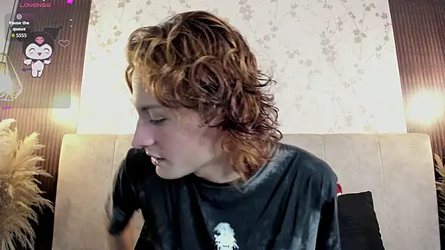 Snapshot of DarcyCullen chatting on 09-15-25, 11:43 DarcyCullen online show from 09-15-25, 11:43