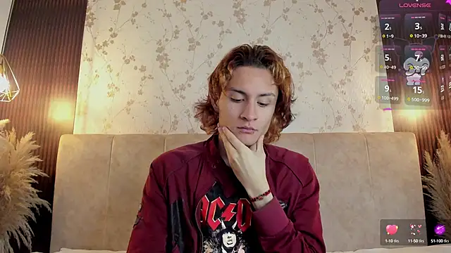 Snapshot of DarcyCullen chatting on 09-20-25, 11:44 DarcyCullen online show from 09-20-25, 11:44