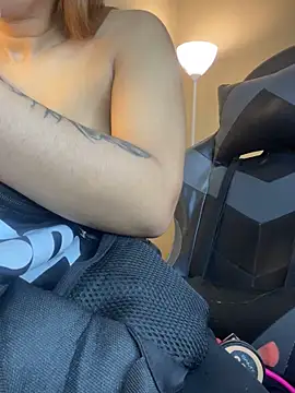 Snapshot of RedVelvet_Dream chatting on 12-18-25, 09:32 RedVelvet Dream online show from 12-18-25, 09:32