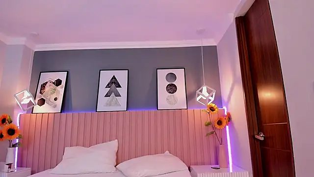 Snapshot of Nina_Ford chatting on 10-28-25, 03:21 Nina Ford online show from 10-28-25, 03:21