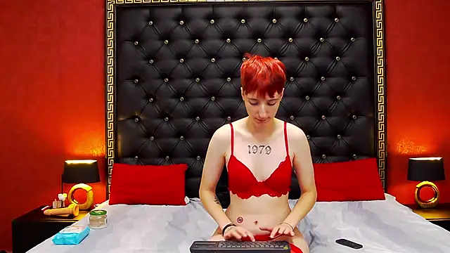 Luna Devil  online show from 11-20-25, 06:51