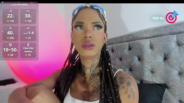 Snapshot of michell_danna chatting on 09-25-25, 01:53 michell danna online show from 09-25-25, 01:53