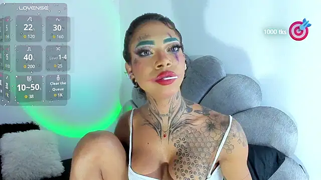 Snapshot of michell_danna chatting on 10-30-25, 01:29 michell danna online show from 10-30-25, 01:29