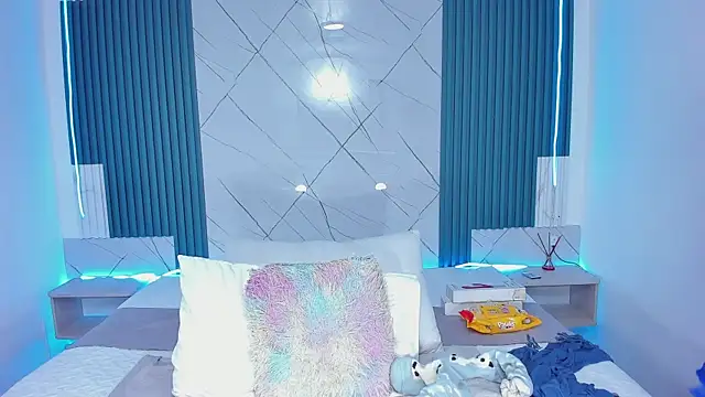 Nayla-Mouna online show from 09-27-25, 12:32