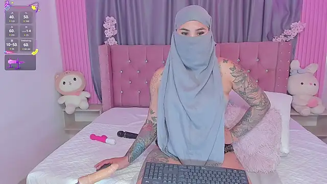 Nayla-Mouna online show from 11-24-25, 07:46