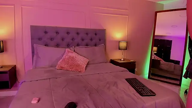 ALICESANDOVAL online show from 09-22-25, 11:45