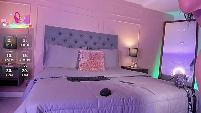 ALICESANDOVAL online show from 10-06-25, 11:18