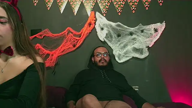  leda swan  online show from 10-18-25, 01:34