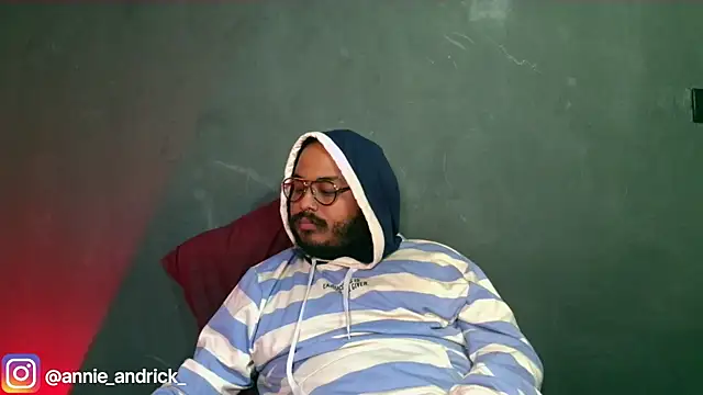  leda swan  online show from 11-10-25, 12:59