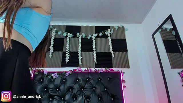  leda swan  online show from 04-17-26, 11:13