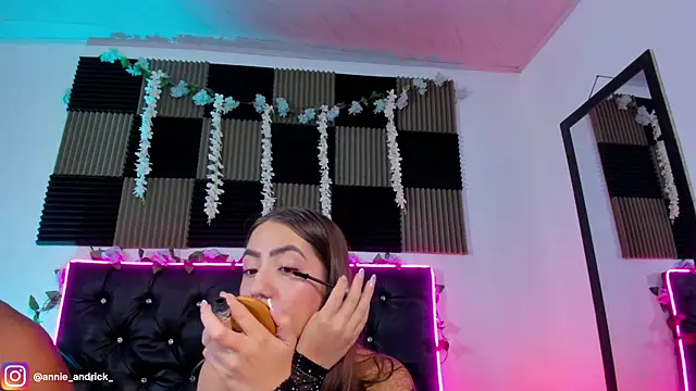  leda swan  online show from 05-29-26, 11:19
