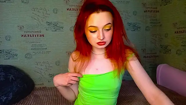 Snapshot of emi_less chatting on 10-13-25, 12:05 emi less online show from 10-13-25, 12:05