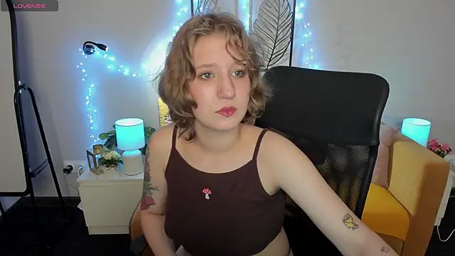 Hailey Foxy online show from 09-19-25, 08:49