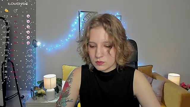 Hailey Foxy online show from 09-28-25, 08:52