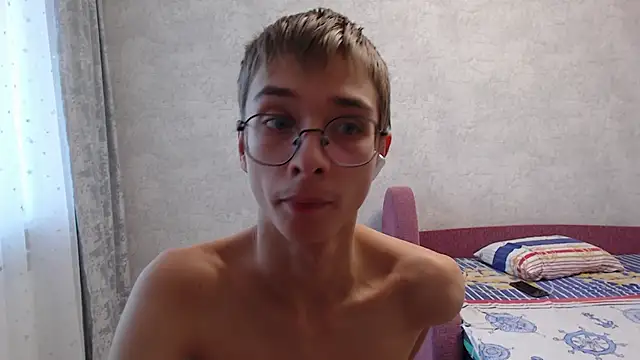 Snapshot of glasses_cat chatting on 11-15-25, 06:33 glasses cat online show from 11-15-25, 06:33