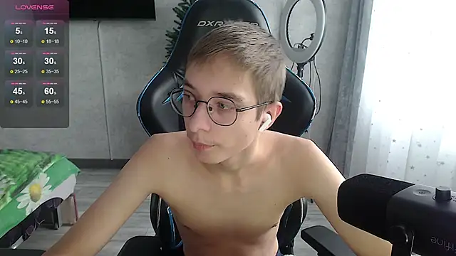 glasses cat online show from 01-14-26, 09:26