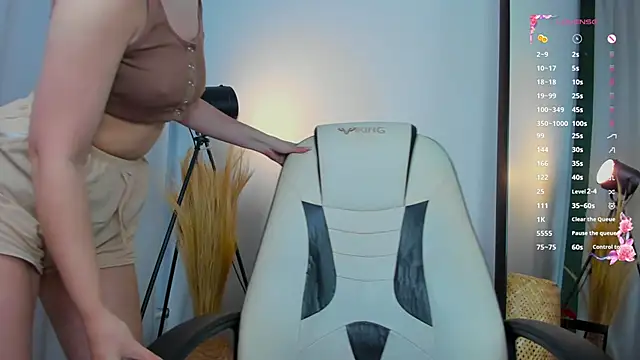 Snapshot of Lina_Glow chatting on 09-27-25, 06:40 Lina Glow online show from 09-27-25, 06:40